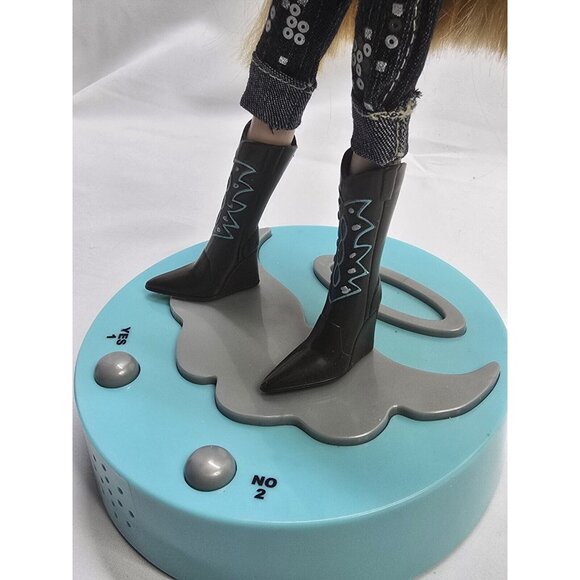 Bratz Talking Cloe Fashion Doll With Base- Base Issues- Read Description - Picture 7 of 16